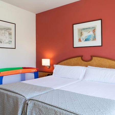 Готель Urh Sitges Playa Екстер'єр фото